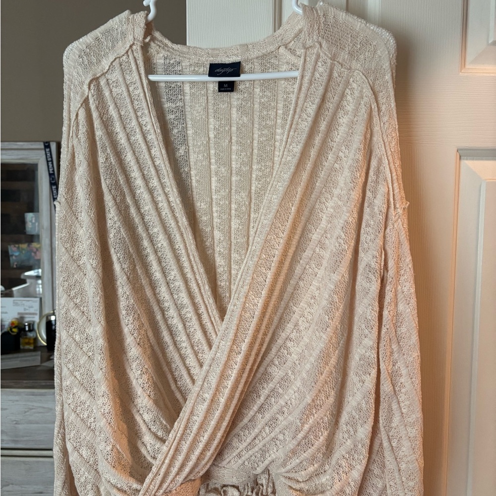 Buckle Cream V-Neck Sweater